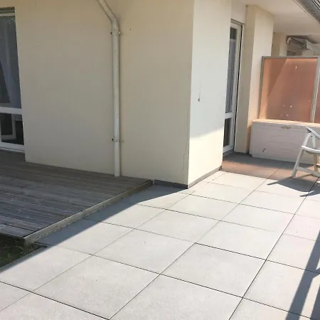 2 Pièces Avec Terrasse Près De La - Merville-franceville - Fr-1-487-311 * Merville-Franceville-Plage