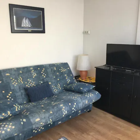 2 Pièces Avec Terrasse Près De La - Merville-franceville - Fr-1-487-311