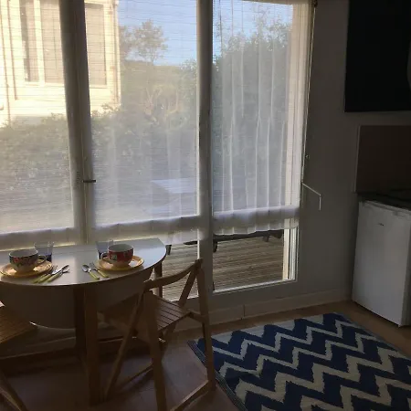 2 Pièces Avec Terrasse Près De La - Merville-franceville - Fr-1-487-311 Appartement