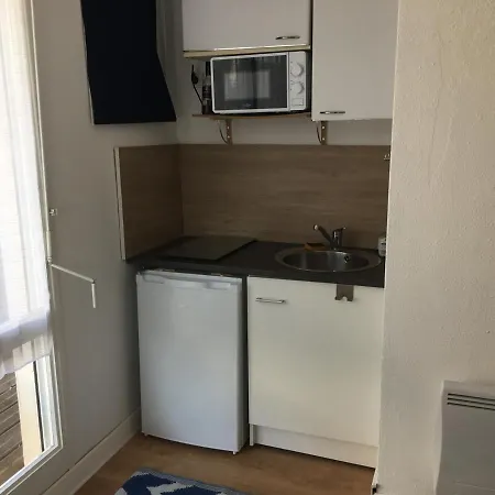 Appartement 2 Pièces Avec Terrasse Près De La - Merville-franceville - Fr-1-487-311
