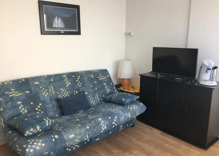 2 Pieces Avec Terrasse Pres De La - Merville-franceville - Fr-1-487-311